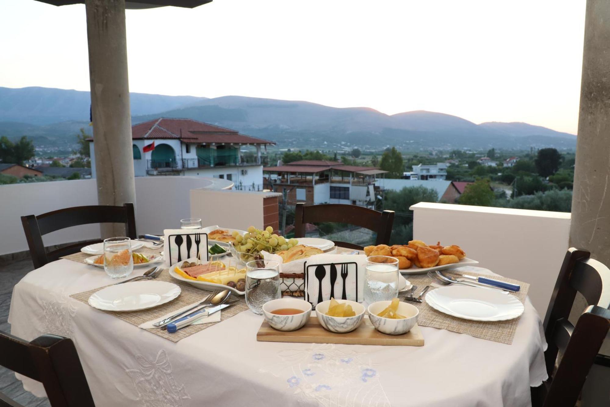 Georgemishel Guest House Berat Exterior foto